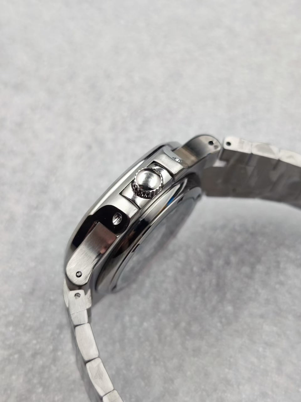 Nautilus Steel White Mod (Diamond Bezel)