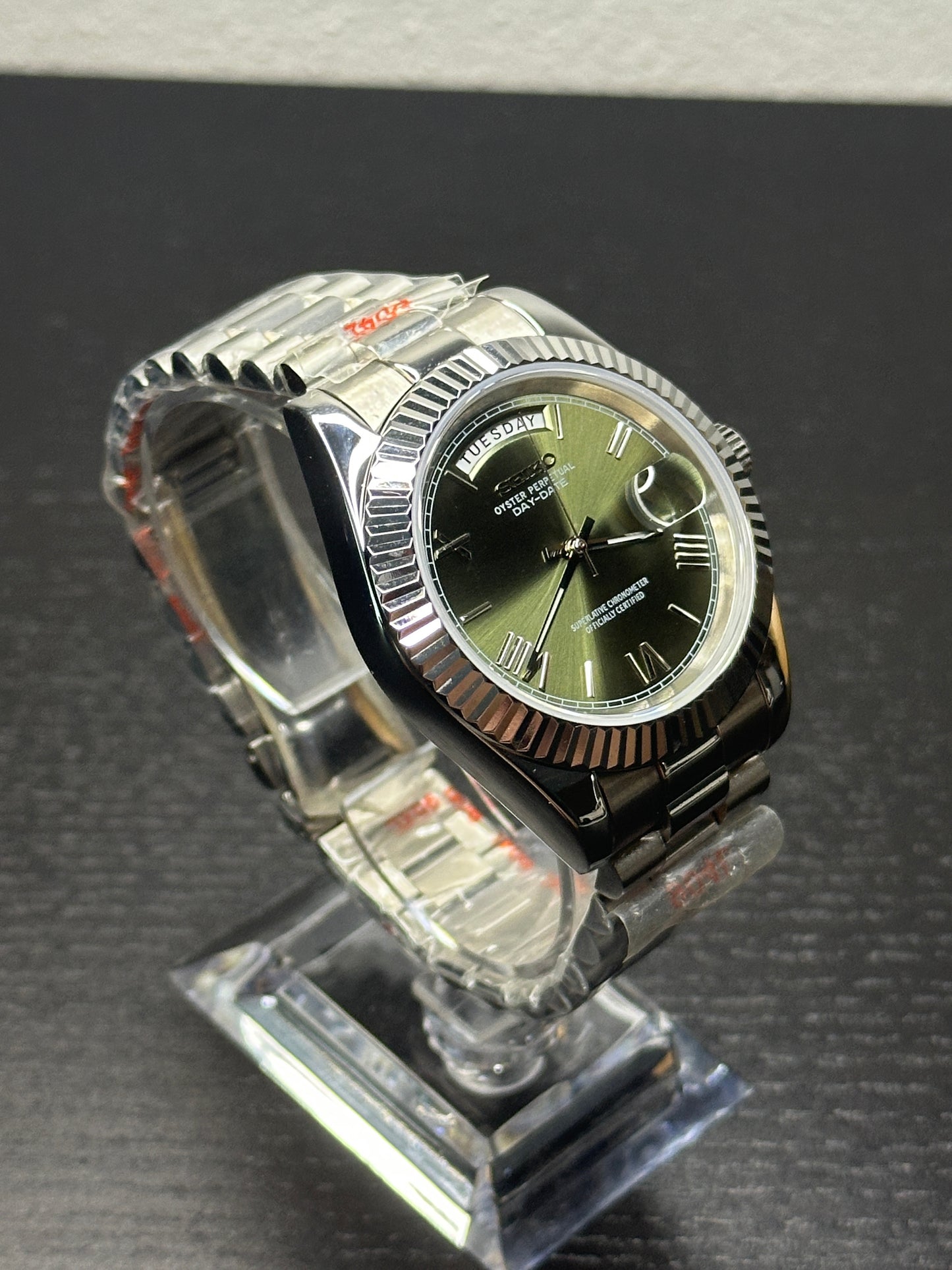 DayDate Olive Roman Mod