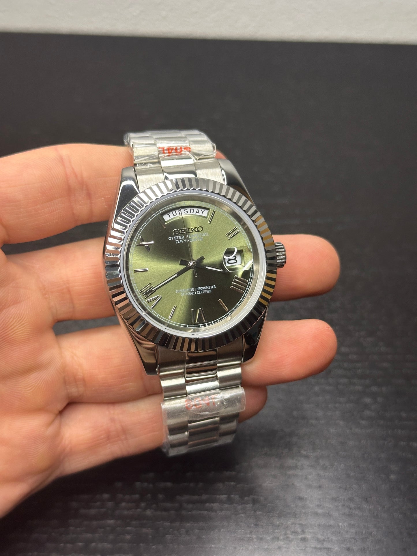DayDate Olive Roman Mod