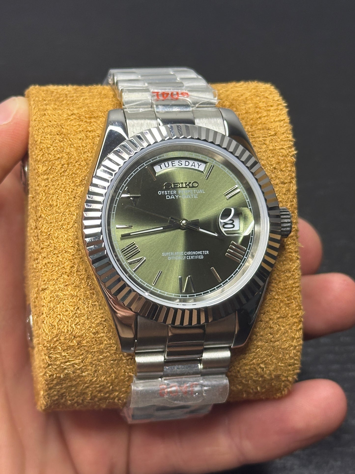 DayDate Olive Roman Mod