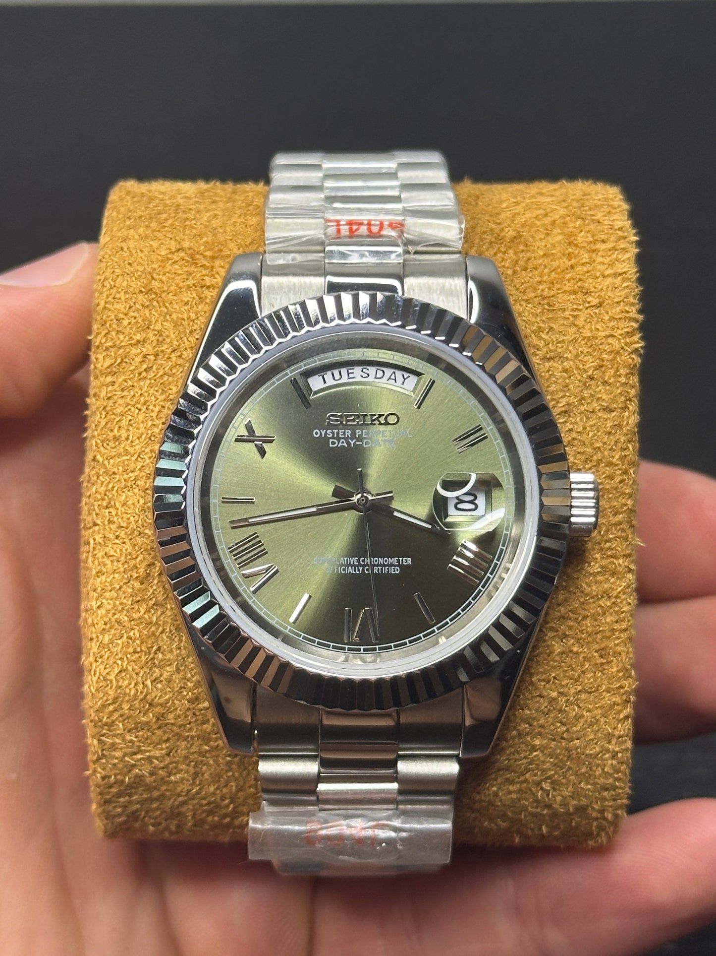 DayDate Olive Roman Mod